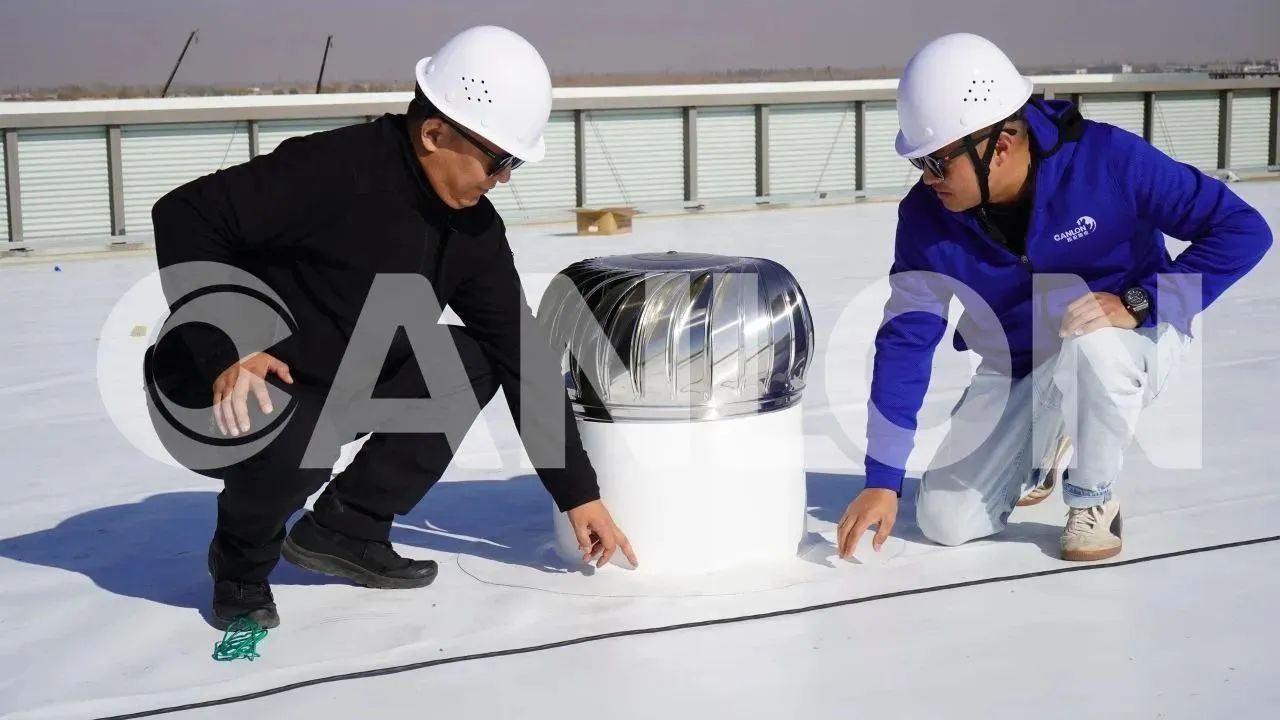 Sistema de cobertura de camada &uacute;nica Canlon TPO
