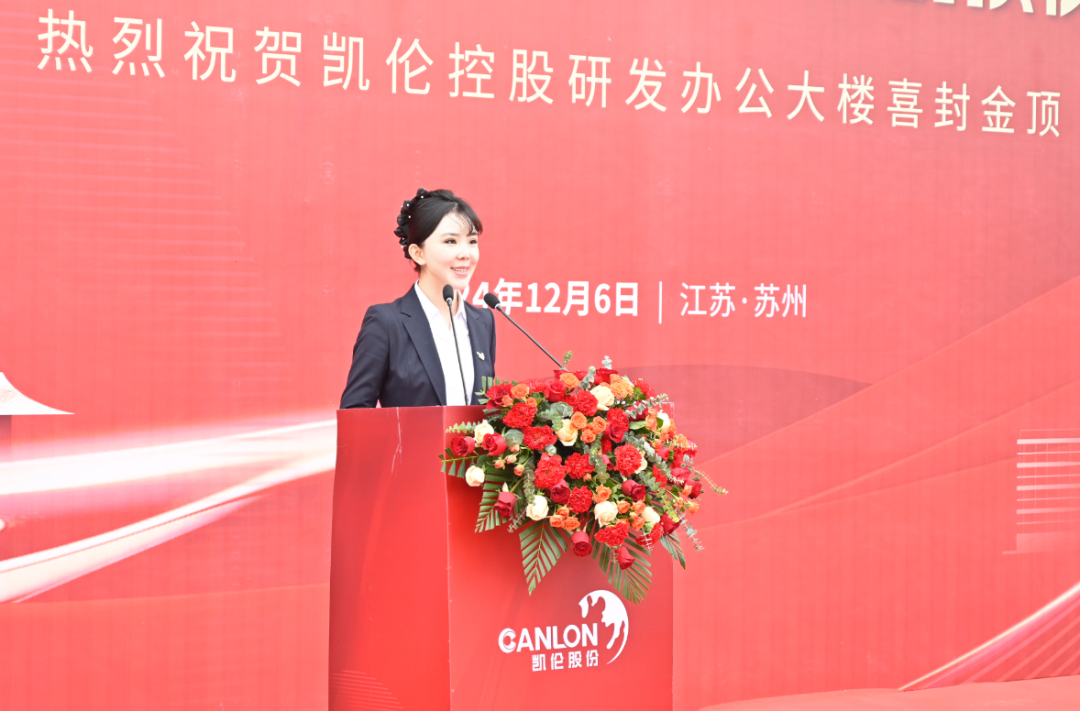 Fotos no local da cerim&ocirc;nia de conclus&atilde;o do pr&eacute;dio de escrit&oacute;rios Canlon R&D