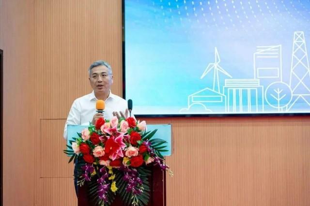 Li Zhongren, presidente da CANLON Holdings, presidiu a sess&atilde;o interativa na reuni&atilde;o