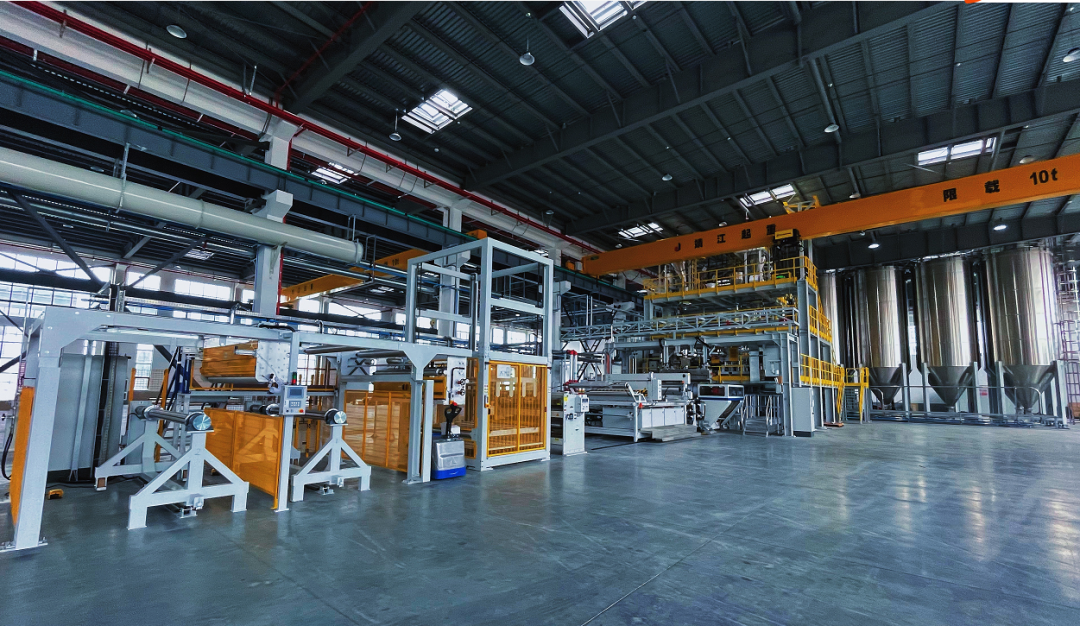 Linha de produ&ccedil;&atilde;o de chapas PE importadas da Alemanha