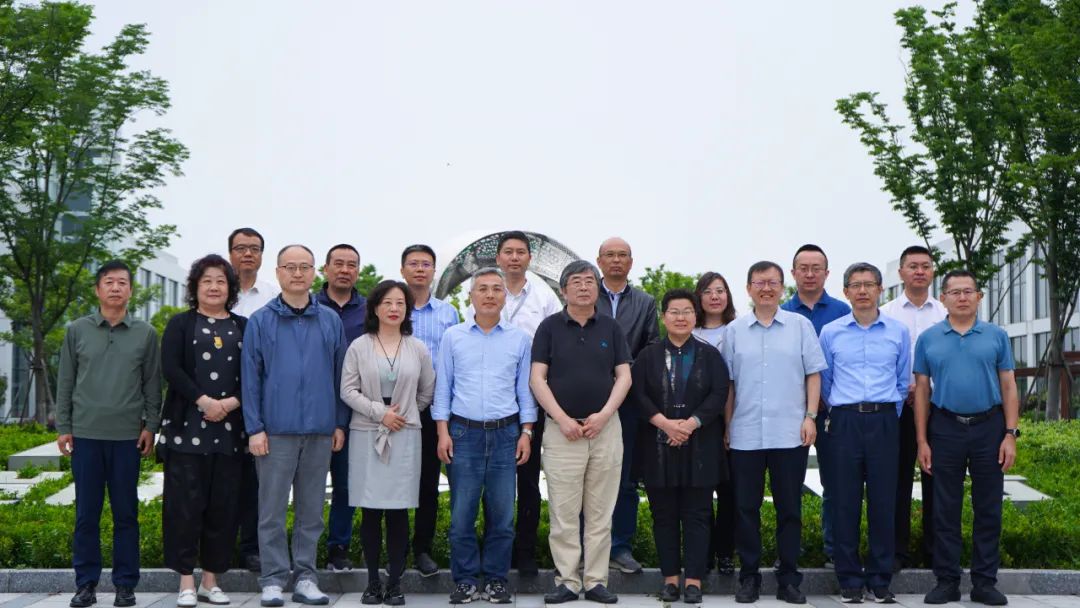 Poliolefinas termopl&aacute;sticas para telhados de constru&ccedil;&atilde;o Especifica&ccedil;&atilde;o t&eacute;cnica para aplica&ccedil;&atilde;o em chapas met&aacute;licas