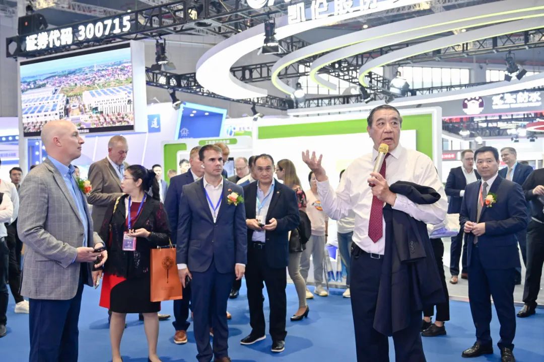 Delega&ccedil;&otilde;es estrangeiras visitaram o estande da CANLON