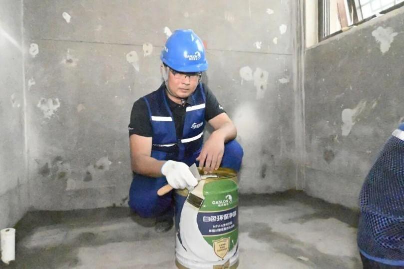 Mini-aula de Impermeabilização | Ciência dos Materiais: Como Escolher o Poliuretano para Banheiros? Qual é a diferença entre poliuretano 'infundido com solvente' e 'sem solvente'?