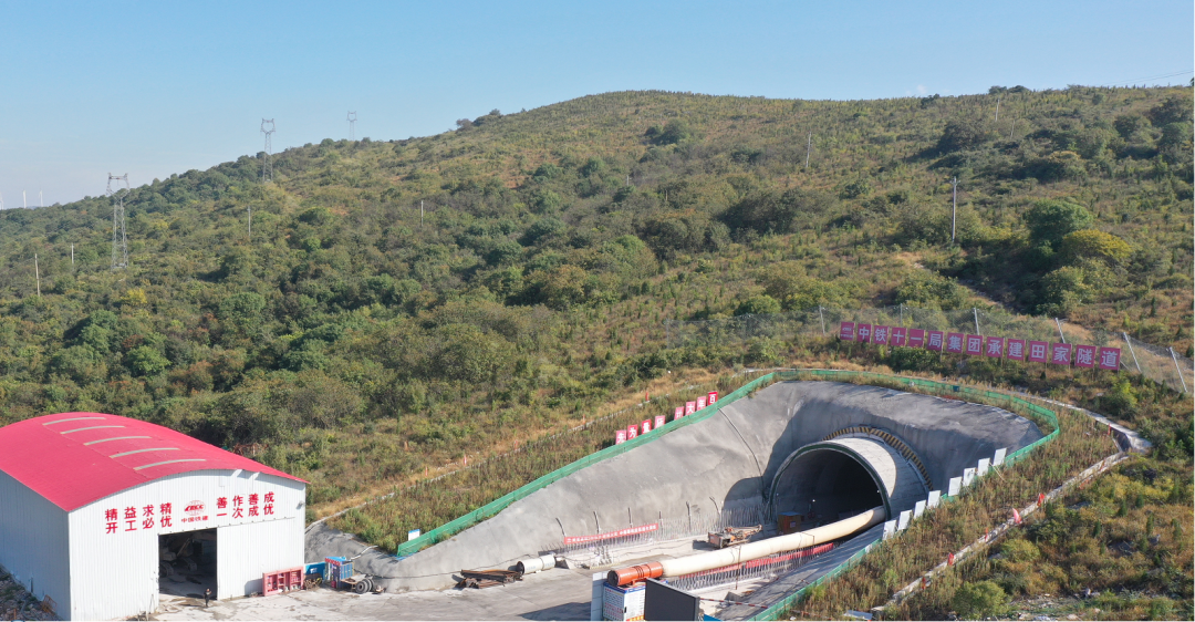 Canlon artesão |Túnel Tianjia da ferrovia de alta velocidade Shanghai-Chongqing-Chengdu, adotando a placa autoadesiva à prova d'água e de drenagem da Canlon 