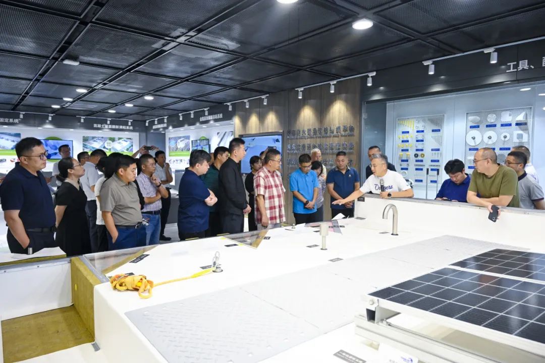 ex-alunos convidados visitaram o CANLON Advanced Technology Research Institute