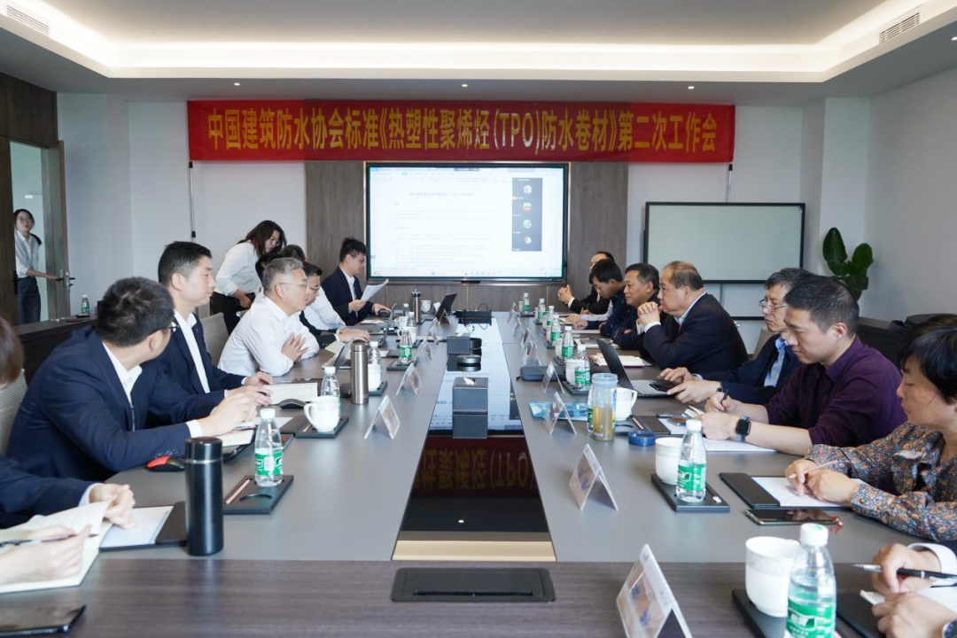 compila&ccedil;&atilde;o de 'Membrana imperme&aacute;vel de poliolefina termopl&aacute;stica refor&ccedil;ada com fibra de vidro (TPO)'