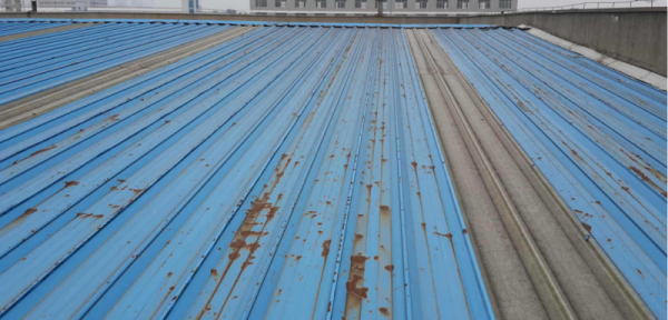 problema de telhado de metal