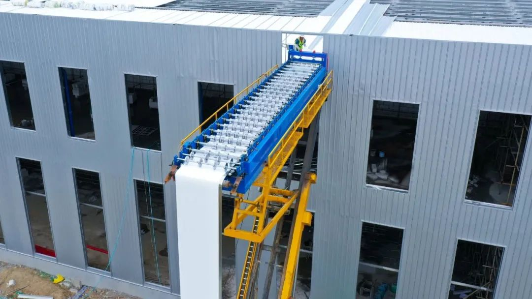 Canão de Tecnologia |Tente usar a máquina formadora de painel corrugado no ar para instalar painéis integrados TMP?