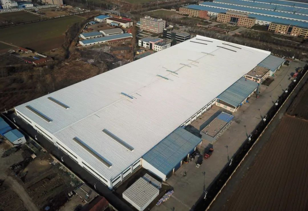 Canlon artesão |O antigo telhado de aço que está exposto ao sol e à chuva há 12 anos, a equipe de Canlon levou apenas um mês para fazê-lo parecer novo!